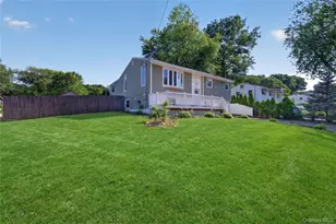 42 Crestwood Ln, Farmingville, NY 11738 - Photo 6