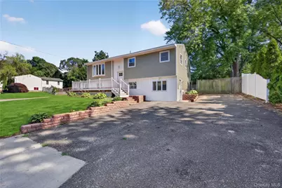 42 Crestwood Lane, Farmingville, NY 11738 - Photo 2