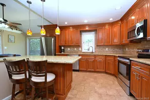 82 Stahley St, Brentwood, NY 11717 - Photo 2