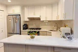 24232 Oak Park Dr, Little Neck, NY 11362 - Photo 6
