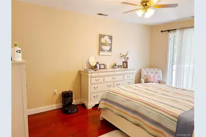 24232 Oak Park Drive #106B, Little Neck, NY 11362 - Photo 4
