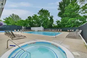 24232 Oak Park Dr, Little Neck, NY 11362 - Photo 12