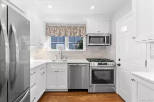 96 Huntington Rd, Garden City, NY 11530 - Photo 8
