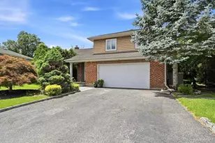 30 Harriet Dr, Syosset, NY 11791 - Photo 2