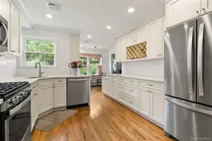 31 Joyces Way, Bay Shore, NY 11706 - Photo 4