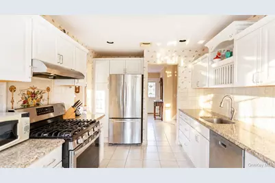 25 Whitebirch Lane, Commack, NY 11725 - Photo 8