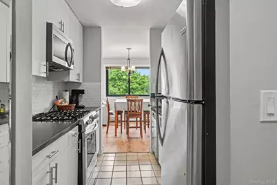 352 Central Park Avenue #D11, Scarsdale, NY 10583 - Photo 6
