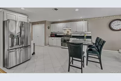91 Macgregor Avenue, Roslyn Heights, NY 11577 - Photo 14
