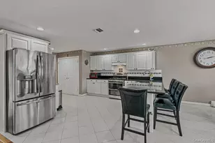 91 MacGregor Ave, Roslyn Heights, NY 11577 - Photo 14