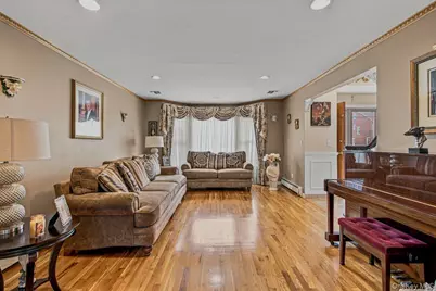 91 Macgregor Avenue, Roslyn Heights, NY 11577 - Photo 10