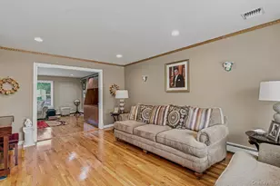 91 MacGregor Ave, Roslyn Heights, NY 11577 - Photo 12