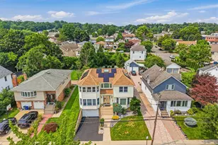 91 MacGregor Ave, Roslyn Heights, NY 11577 - Photo 2