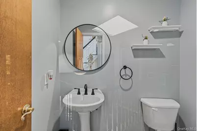 91 Macgregor Avenue, Roslyn Heights, NY 11577 - Photo 18
