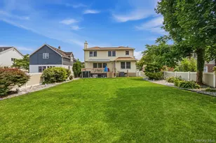 91 MacGregor Ave, Roslyn Heights, NY 11577 - Photo 32