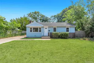61 Herbert Cir, Patchogue, NY 11772 - Photo 2