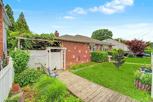 100 Memphis Ave, Floral Park, NY 11001 - Photo 20