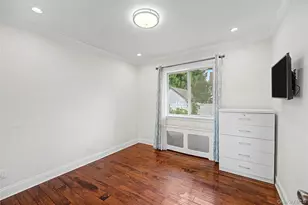 100 Memphis Ave, Floral Park, NY 11001 - Photo 14