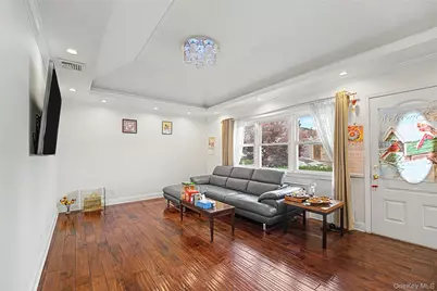 100 Memphis Avenue, Floral Park, NY 11001 - Photo 4