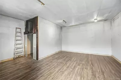 100 Memphis Avenue, Floral Park, NY 11001 - Photo 16