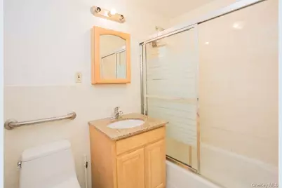 13708 S 31st Road #5D, Flushing, NY 11354 - Photo 6