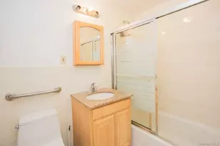 13708 S 31st Rd, Flushing, NY 11354 - Photo 6