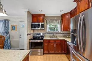 1219 Warwick St, Uniondale, NY 11553 - Photo 10