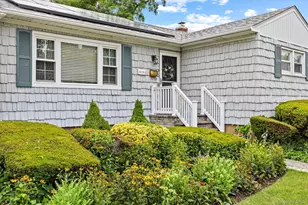 1219 Warwick St, Uniondale, NY 11553 - Photo 2
