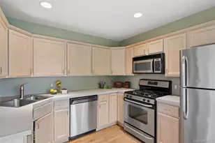 46 Summerfield Ln N, Aquebogue, NY 11901 - Photo 12