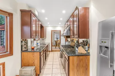 254 E Argyle Street, Valley Stream, NY 11580 - Photo 8