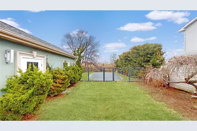 145 Kingston Boulevard, Island Park, NY 11558 - Photo 16