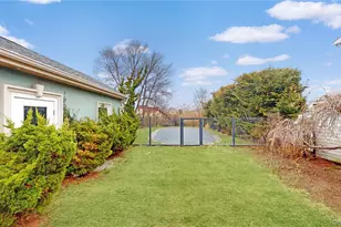 145 Kingston Blvd, Island Park, NY 11558 - Photo 16