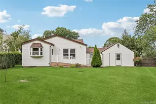 62 Sharp St, Patchogue, NY 11772 - Photo 14