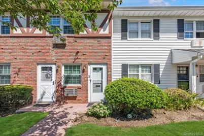 25 Springwood Drive, North Babylon, NY 11703 - Photo 2