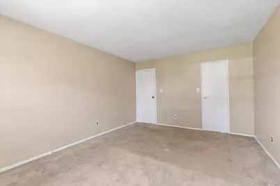 25 Springwood Drive, North Babylon, NY 11703 - Photo 14