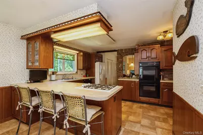199 N Country Road, Port Jefferson, NY 11777 - Photo 8