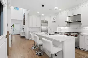 46102 Silver Birch Ln, Plainview, NY 11803 - Photo 10