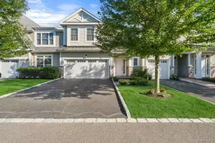 46102 Silver Birch Ln, Plainview, NY 11803 - Photo 2