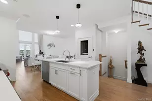46102 Silver Birch Ln, Plainview, NY 11803 - Photo 6