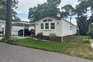 1661 Old Country Rd, Riverhead, NY 11901 - Photo 2