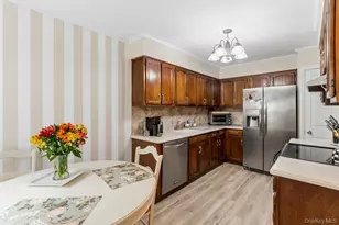 122 Corral Ln, Bay Shore, NY 11706 - Photo 4