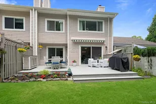 122 Corral Ln, Bay Shore, NY 11706 - Photo 16