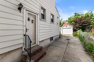 61-48 220th St, Oakland Gardens, NY 11364 - Photo 28