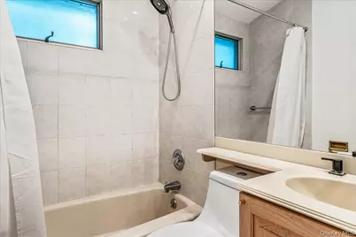 6 Cherry Lane E, Syosset, NY 11791 - Photo 22