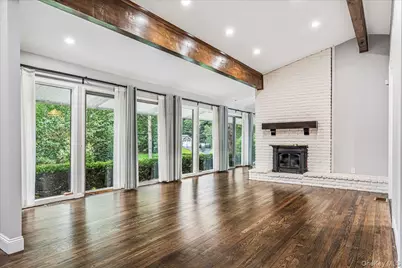 6 Cherry Lane E, Syosset, NY 11791 - Photo 4
