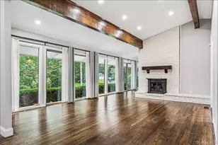 6 Cherry Ln E, Syosset, NY 11791 - Photo 4