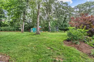 6 Cherry Ln E, Syosset, NY 11791 - Photo 30