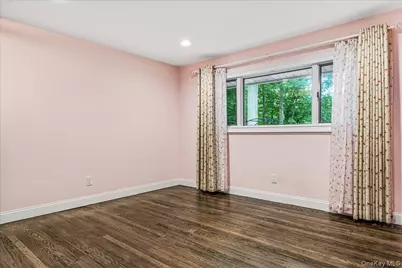 6 Cherry Lane E, Syosset, NY 11791 - Photo 18