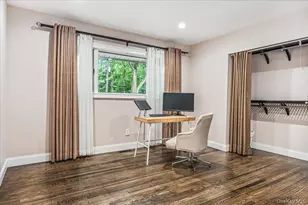 6 Cherry Ln E, Syosset, NY 11791 - Photo 20