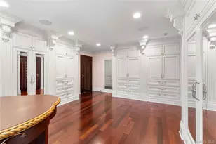 28 Whitney Cir, Glen Cove, NY 11542 - Photo 16