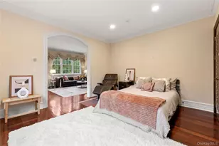 28 Whitney Cir, Glen Cove, NY 11542 - Photo 12